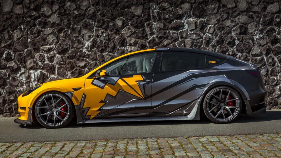  Tesla Model 3R EVO Yellow Flash by JP Customs & RevoZport 2020 года  (фото 9 из 12)